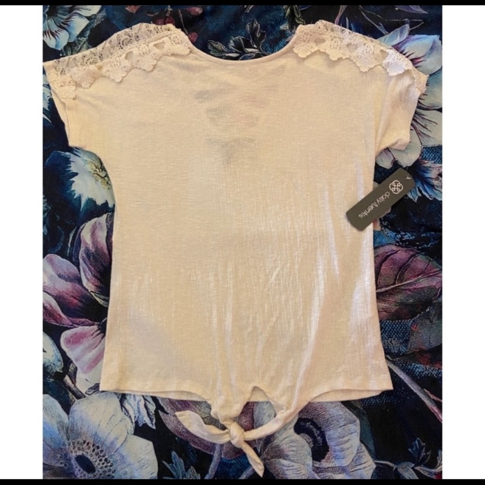 NWT - Daisy Fuentes Cream crochet shoulder Top